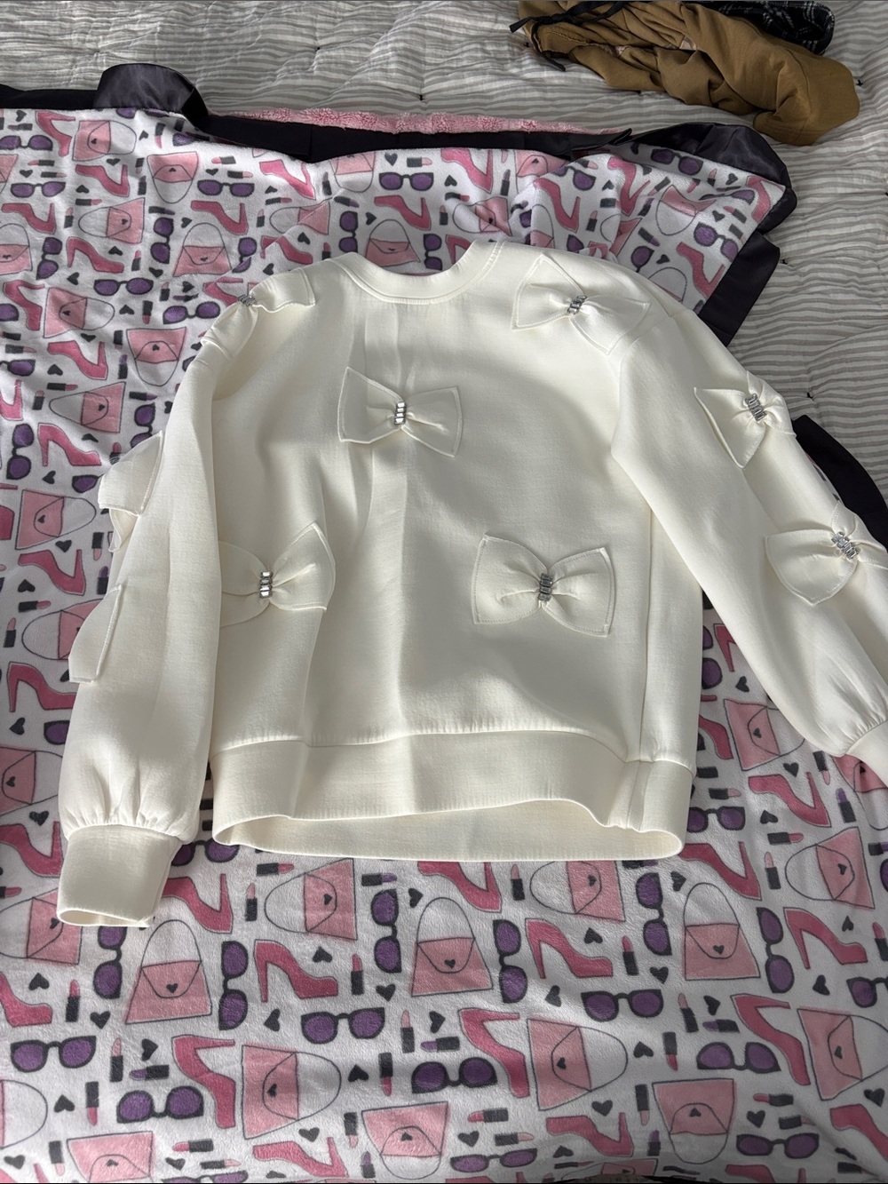 Anthropologie Maive Cream Bow-Appliqué Sweatshirt